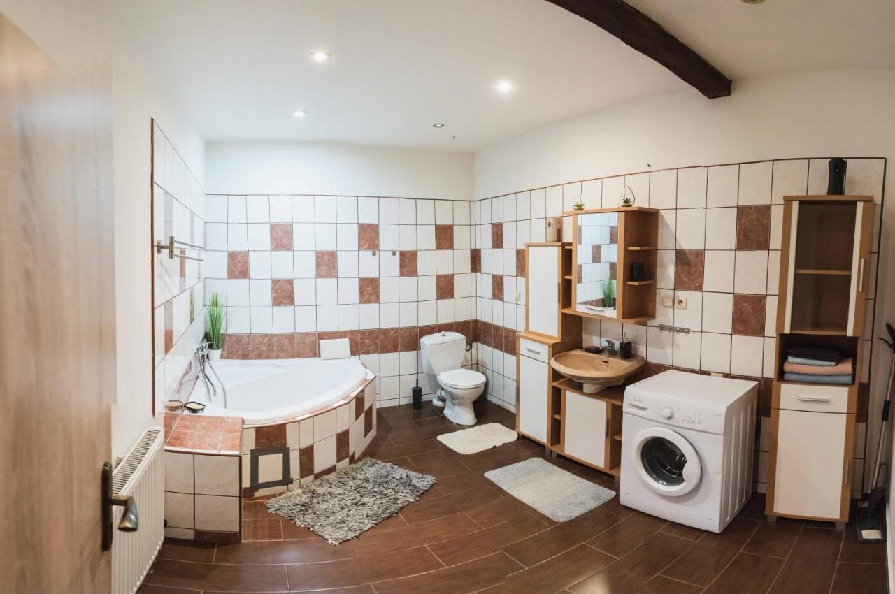 Podkrovni Apartman S Vyhledem Na Namesti Lomnice nad Lužnicí Εξωτερικό φωτογραφία